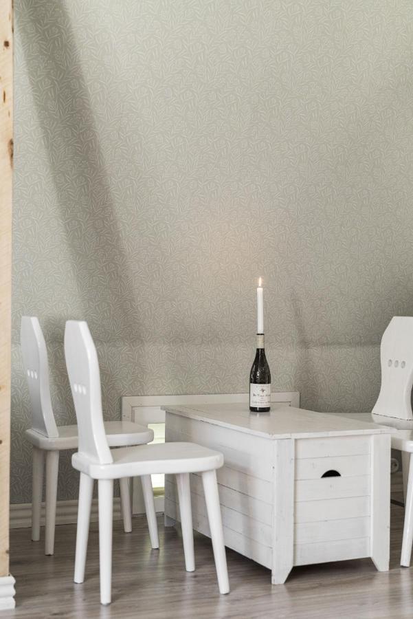 Newly Renovated Apartment In A Woodenhouse From 1910 In Martti! Turku Buitenkant foto