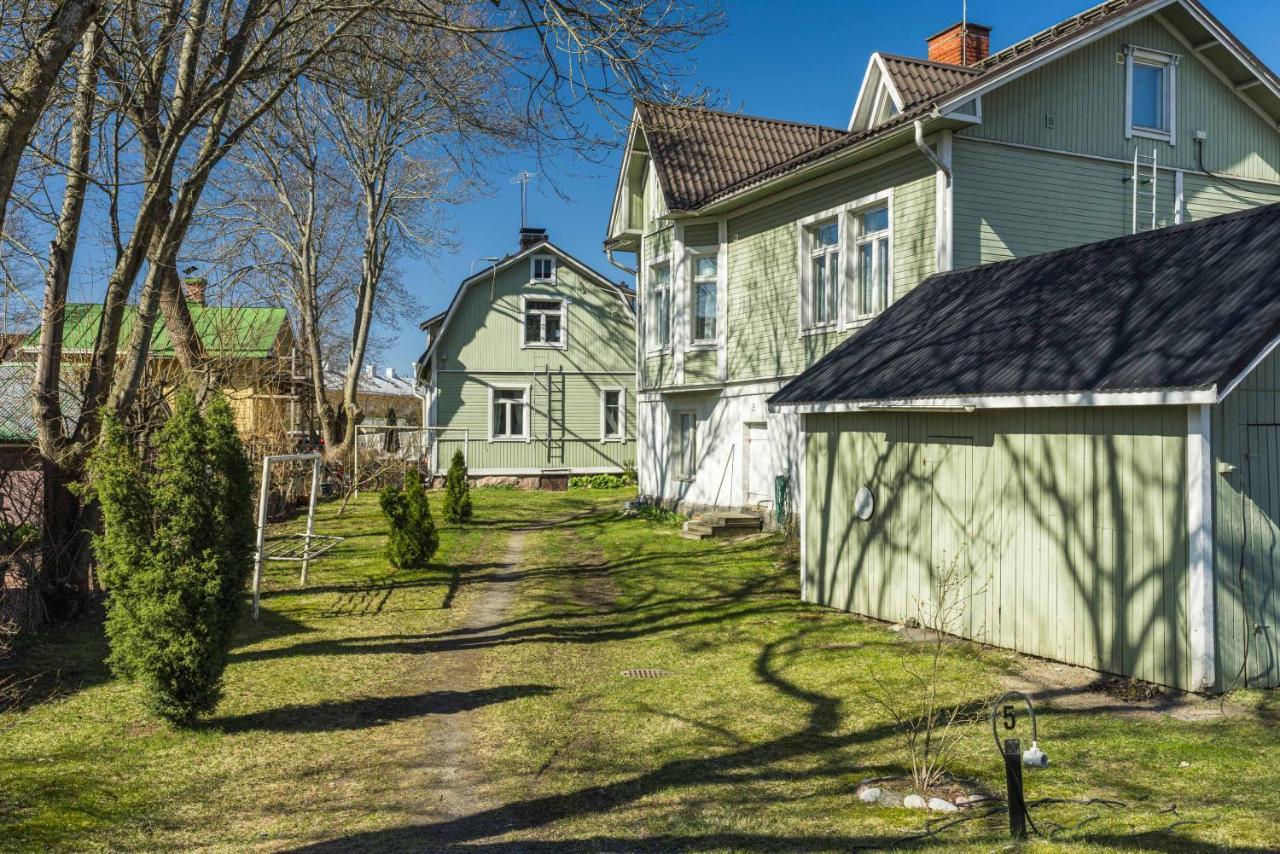 Newly Renovated Apartment In A Woodenhouse From 1910 In Martti! Turku Buitenkant foto